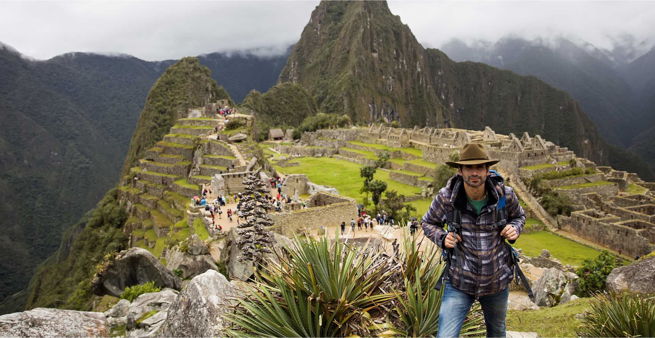 Read more about the article Pack Your Smart Backpack for Trekking in Cusco: Tips on Gear, Layers, and Variable Weather